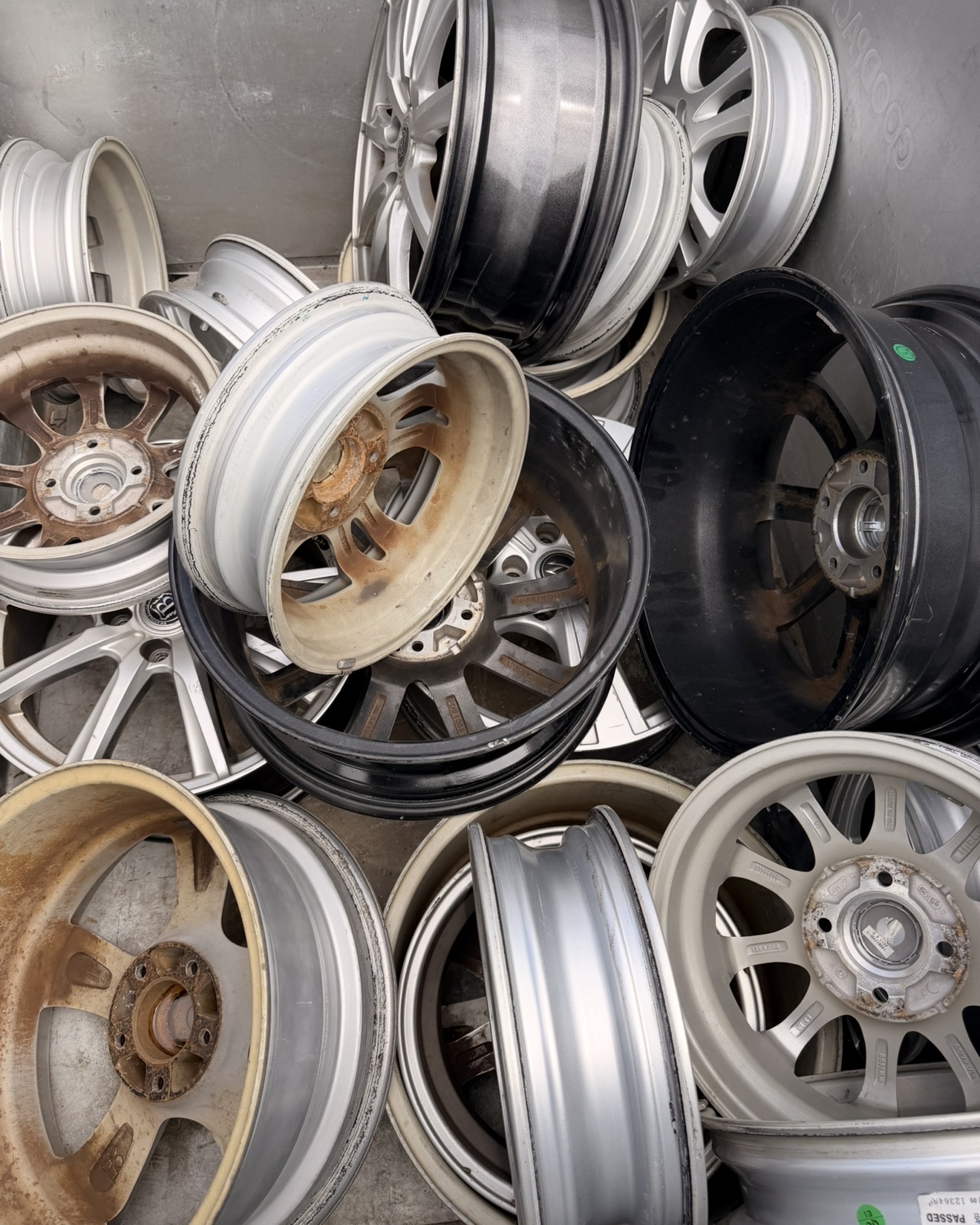 アルミホイール (Aluminum Wheel)