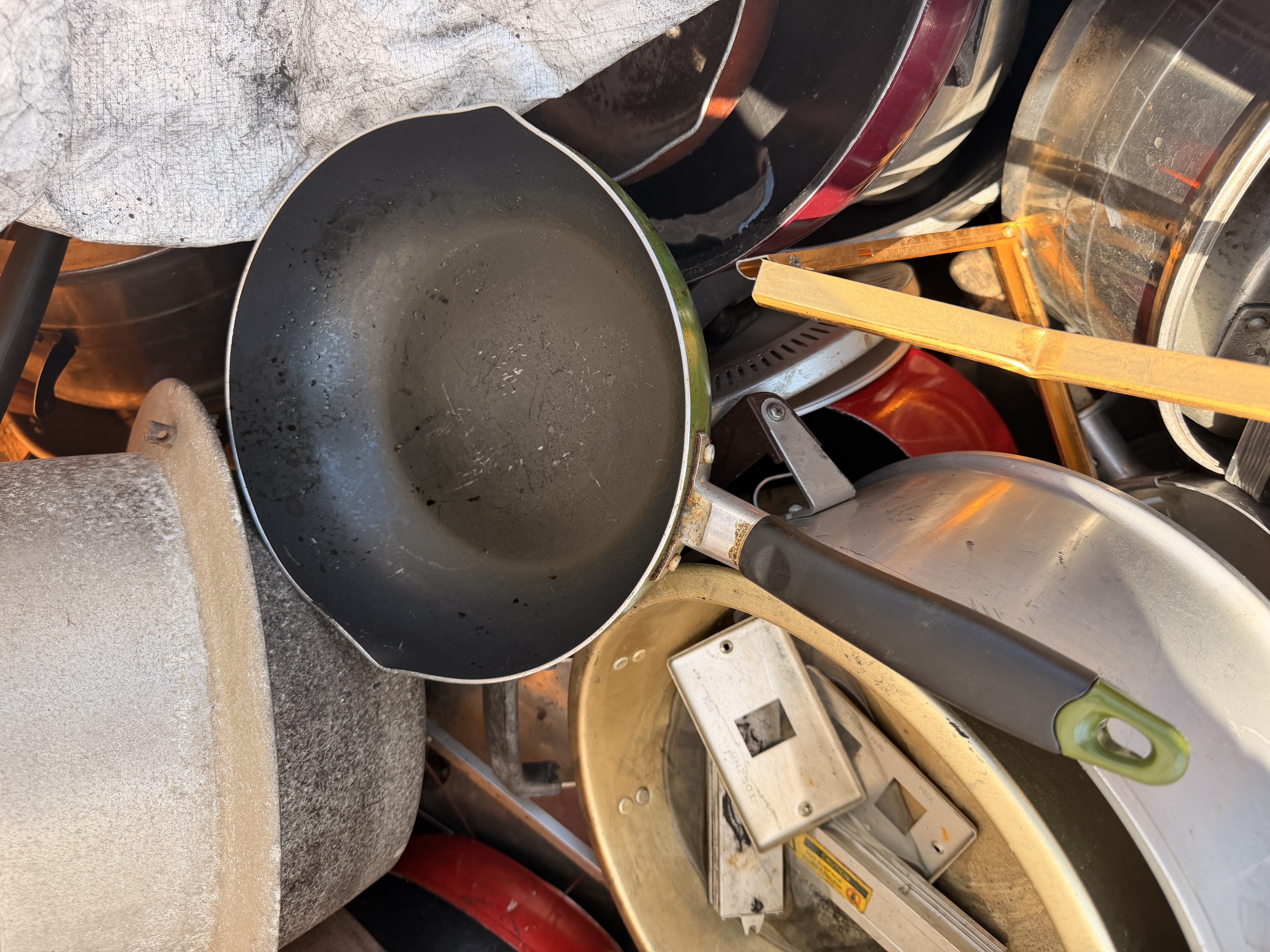 アルミ鍋 (Aluminum Pot)